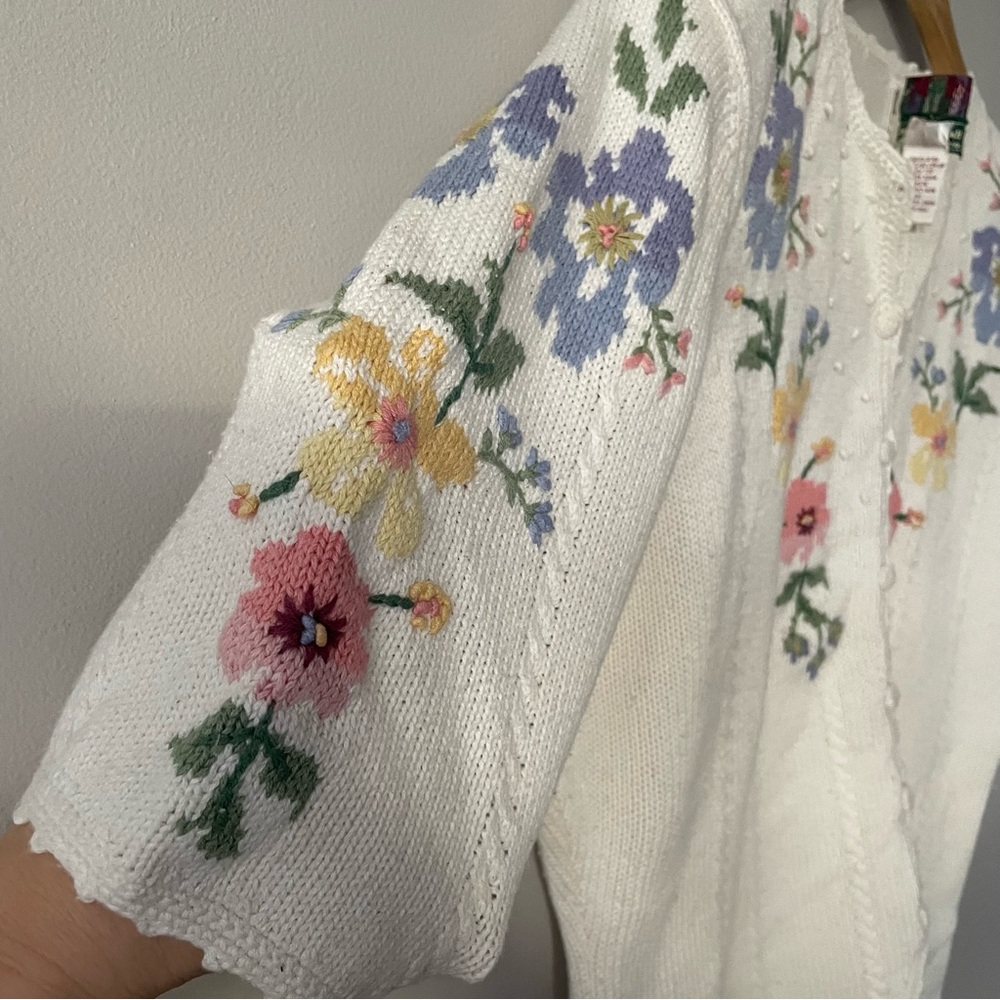 Vintage 90s Grannycore Susan Bristol embroidered floral knit cardigan sweater - Picture 4 of 9